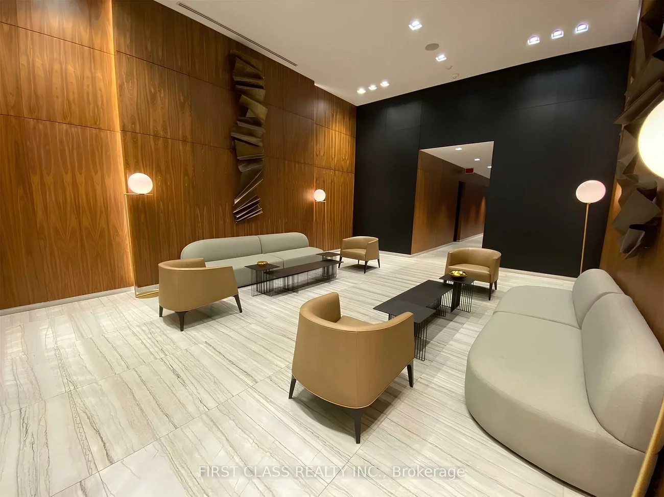 8, Eglinton, Yonge-Eglinton, Toronto