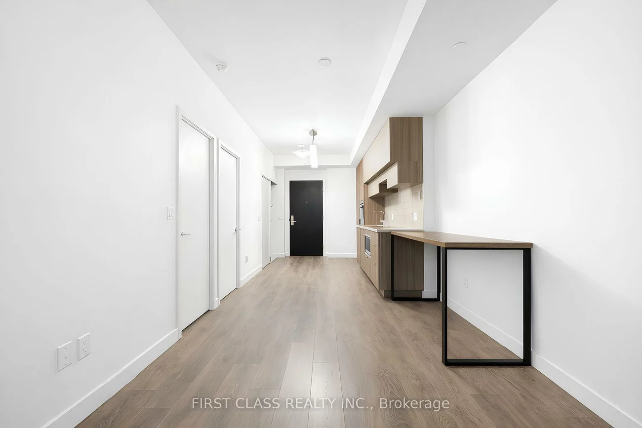 8, Eglinton, Yonge-Eglinton, Toronto