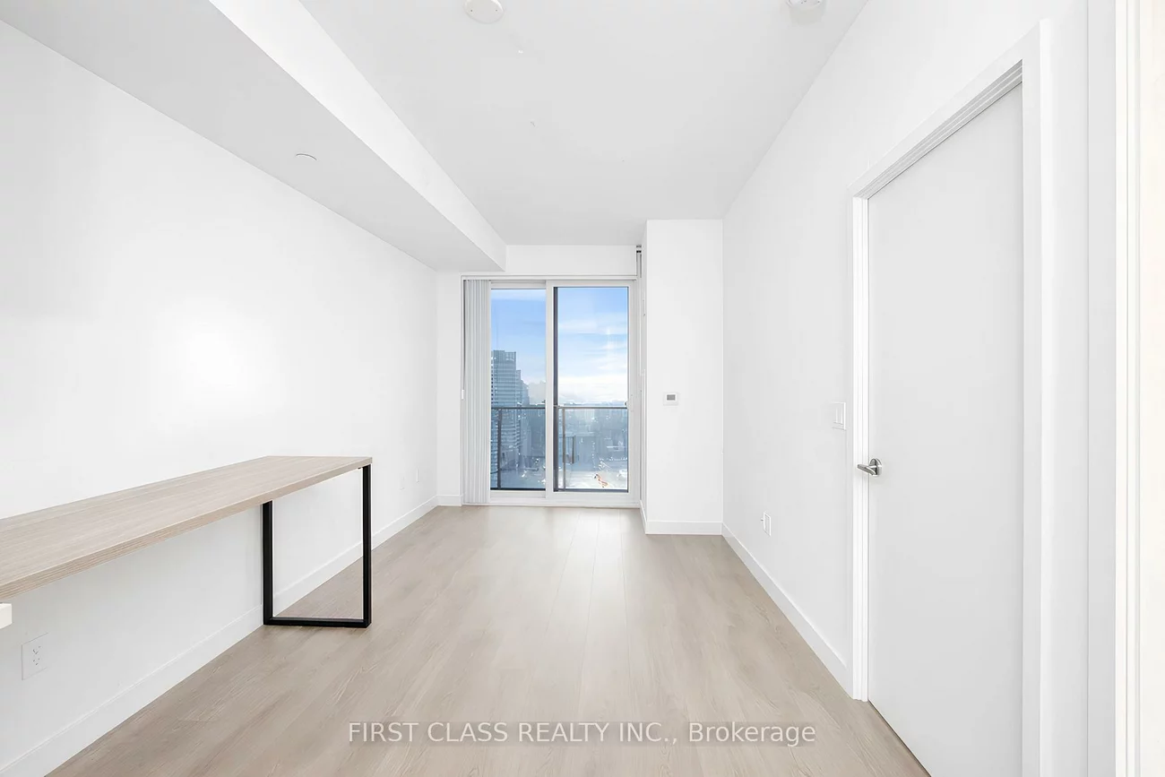 8, Eglinton, Yonge-Eglinton, Toronto