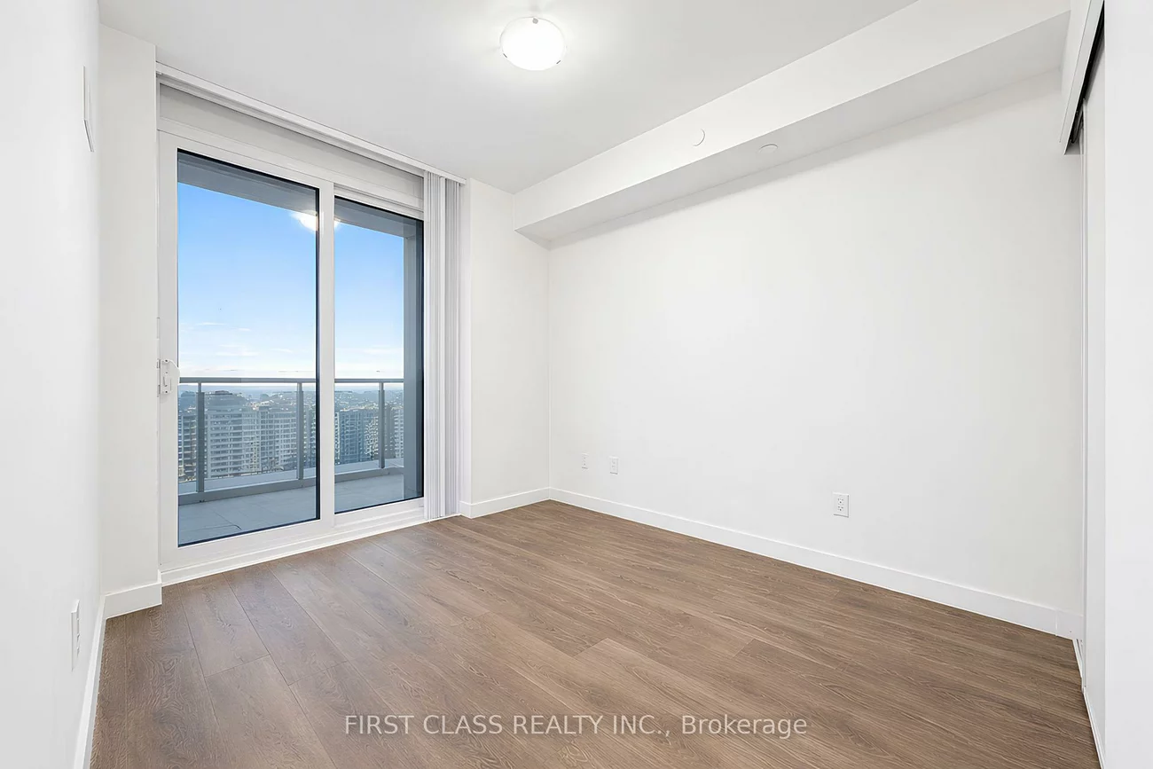 8, Eglinton, Yonge-Eglinton, Toronto