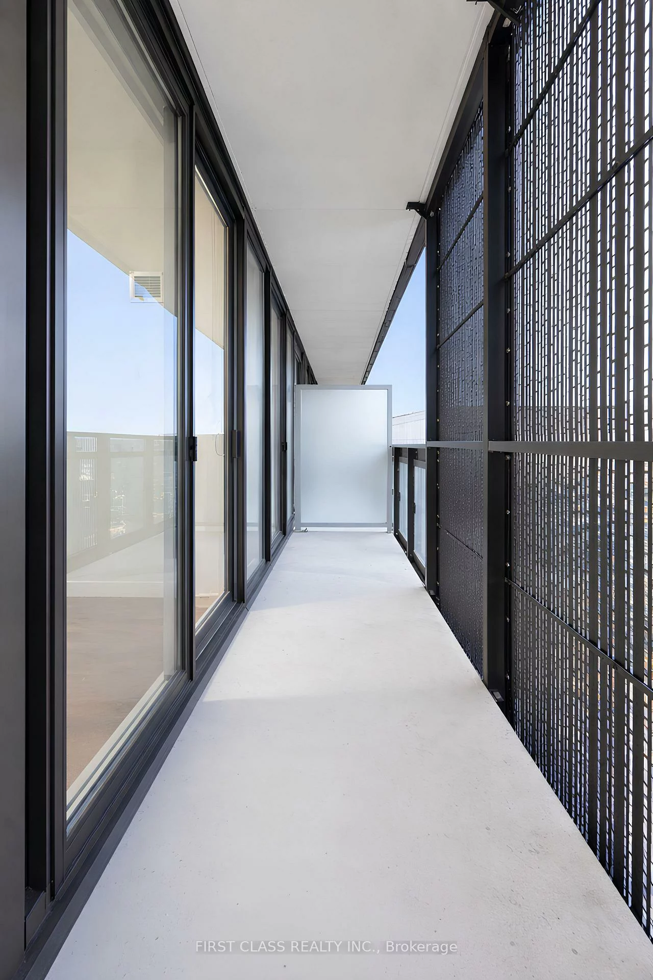 8, Eglinton, Yonge-Eglinton, Toronto