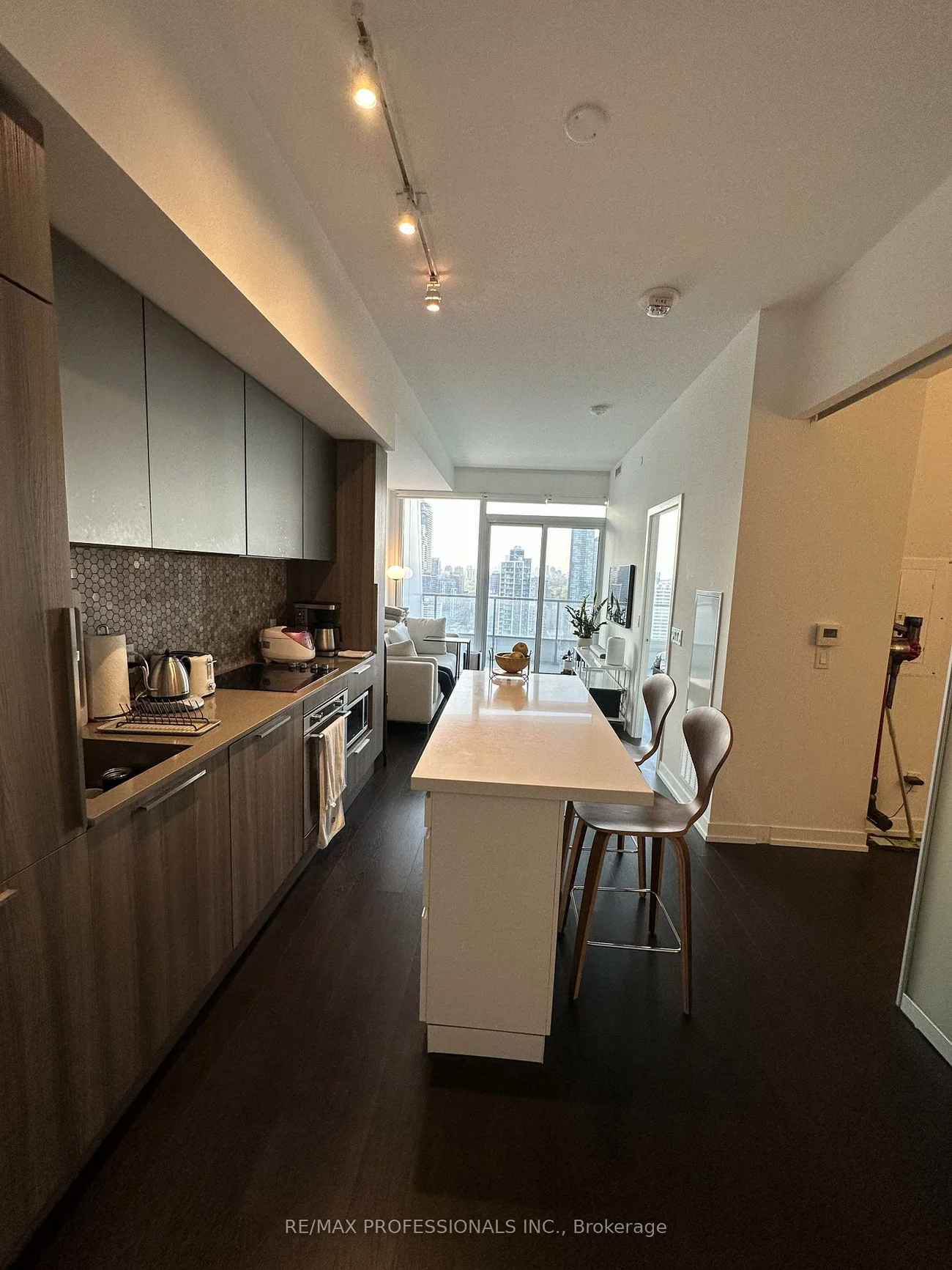 85, Wood, Church-Yonge Corridor, Toronto