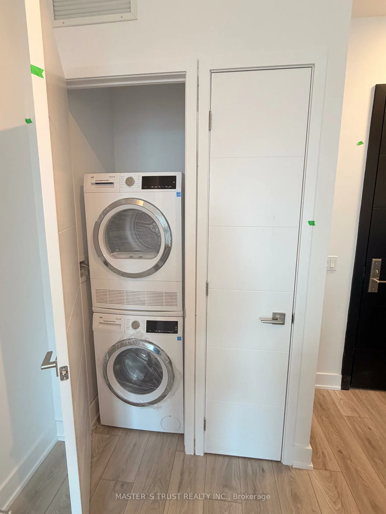 29, Green Trail, Bayview Village, Toronto