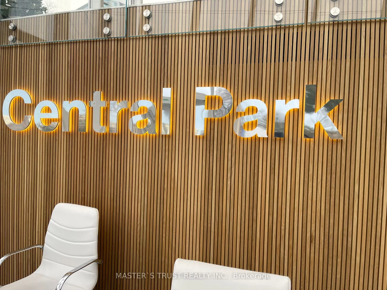 29, Green Trail, Bayview Village, Toronto