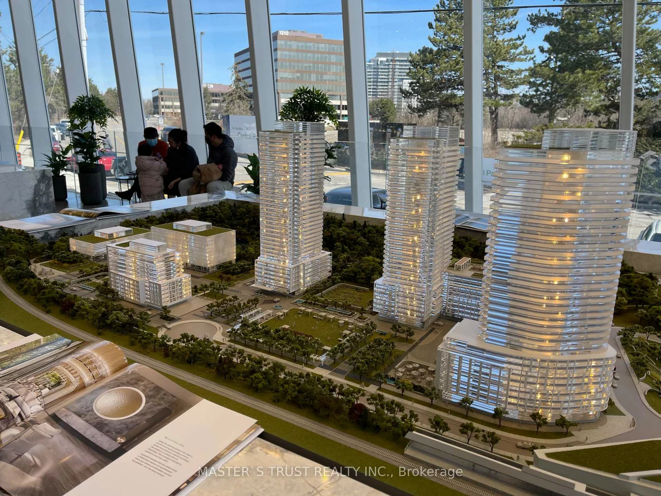 29, Green Trail, Bayview Village, Toronto