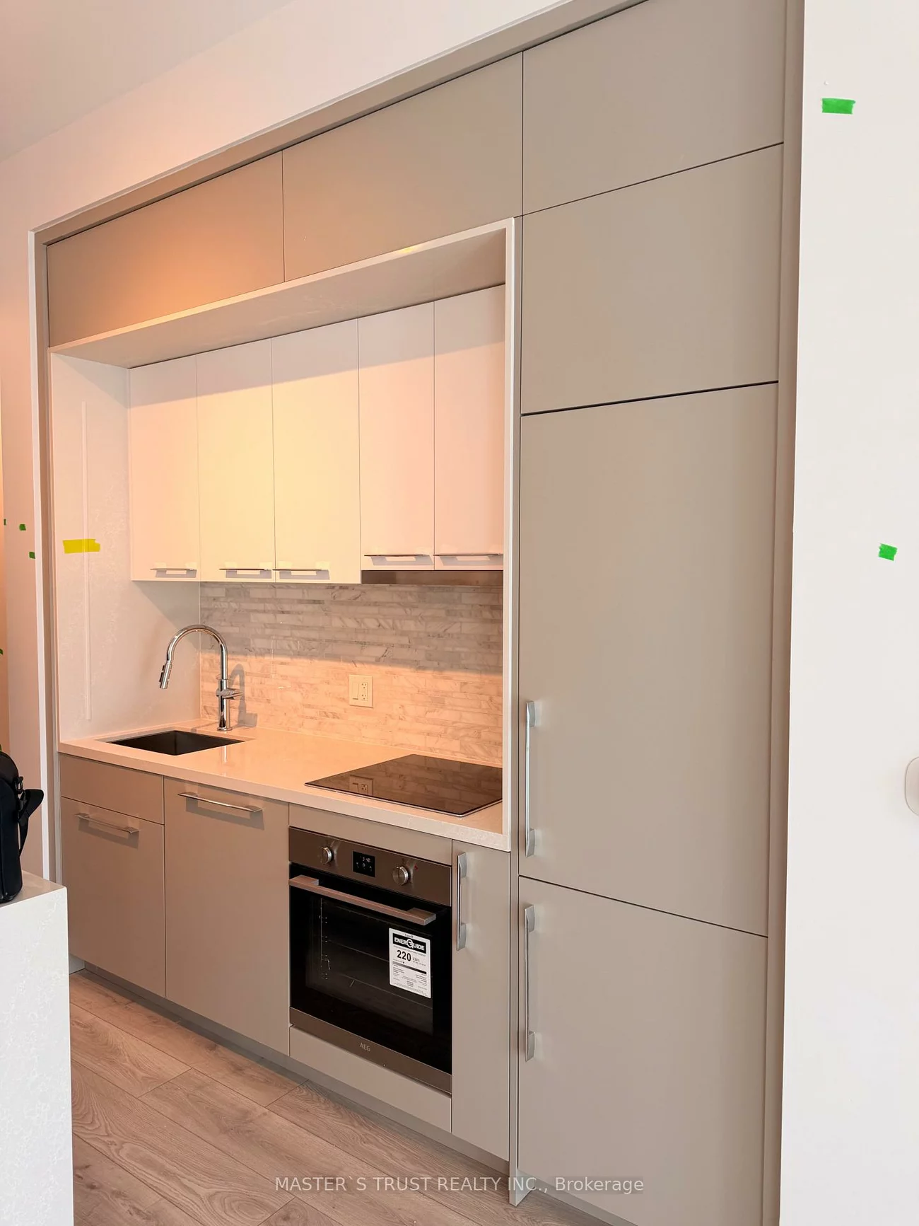 29, Green Trail, Bayview Village, Toronto