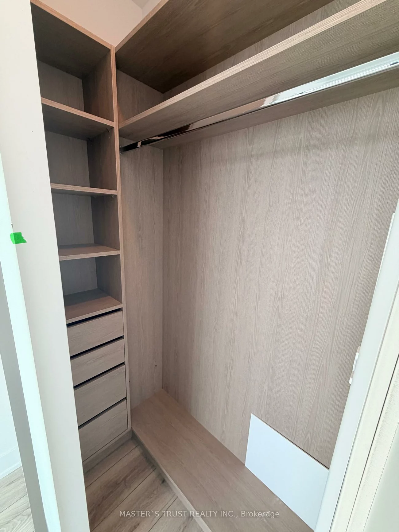 29, Green Trail, Bayview Village, Toronto