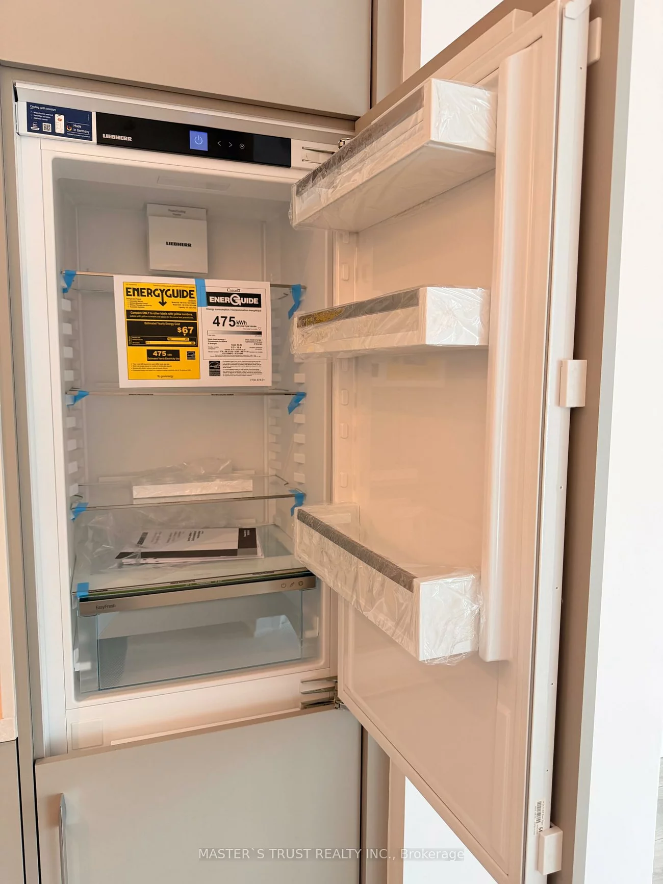 29, Green Trail, Bayview Village, Toronto