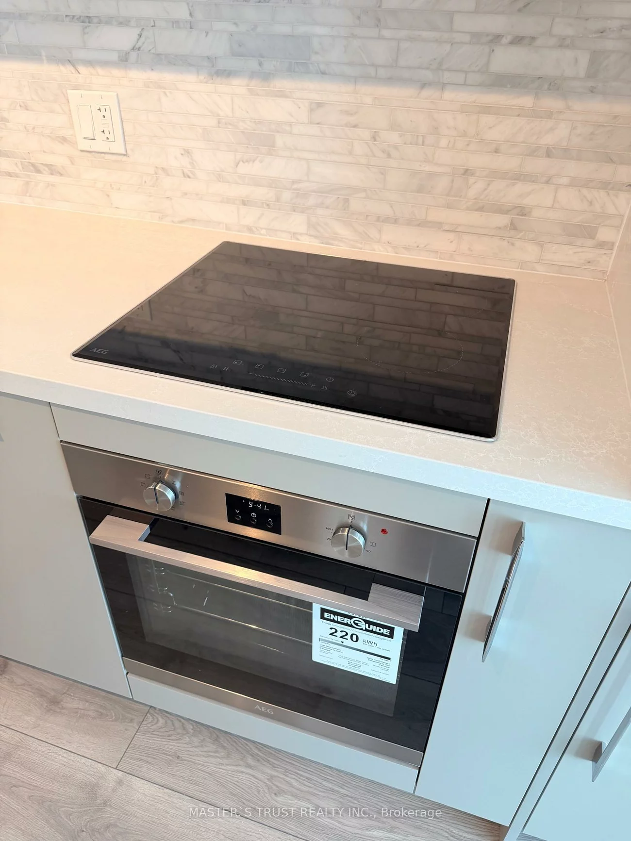 29, Green Trail, Bayview Village, Toronto