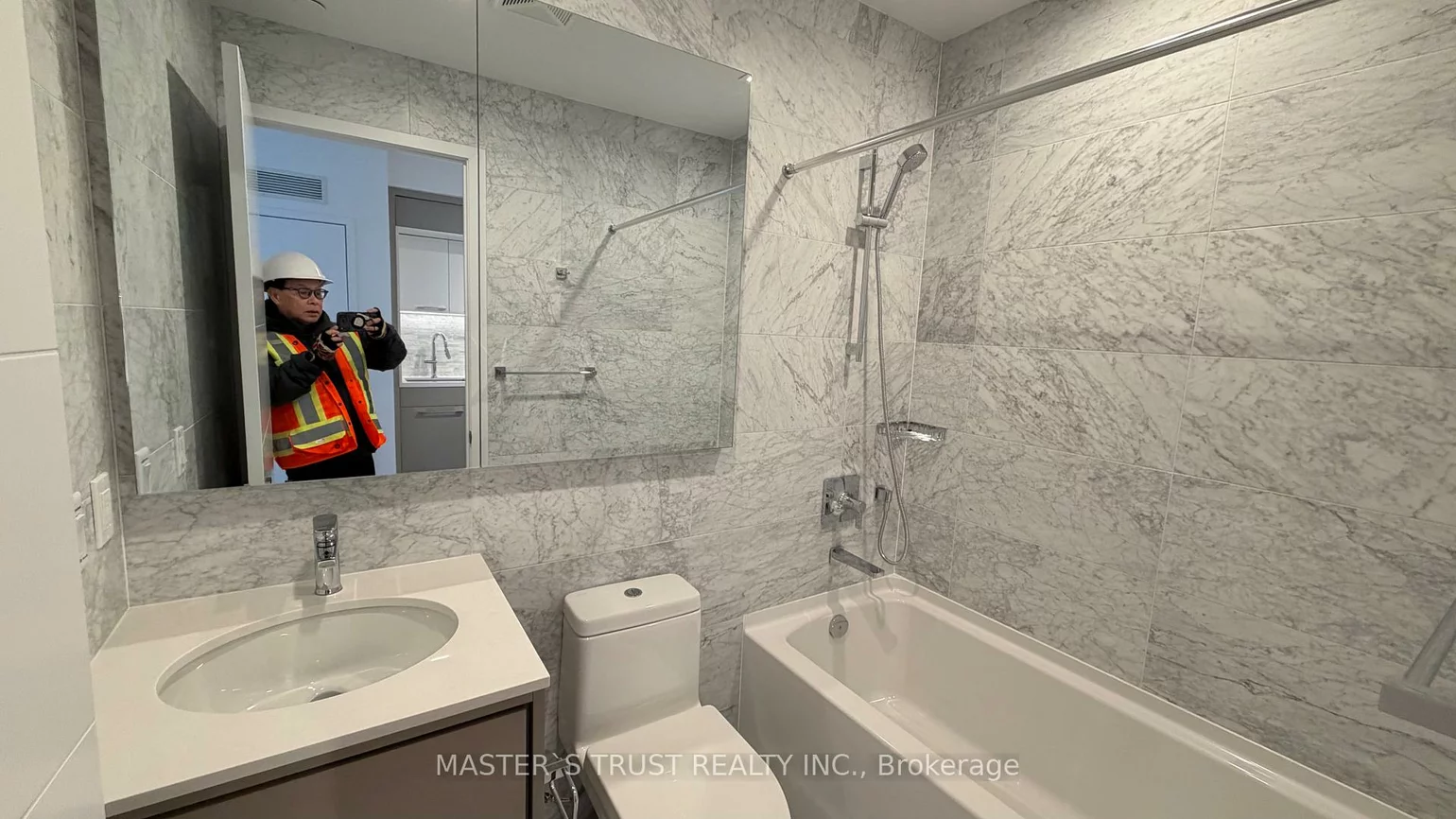 29, Green Trail, Bayview Village, Toronto