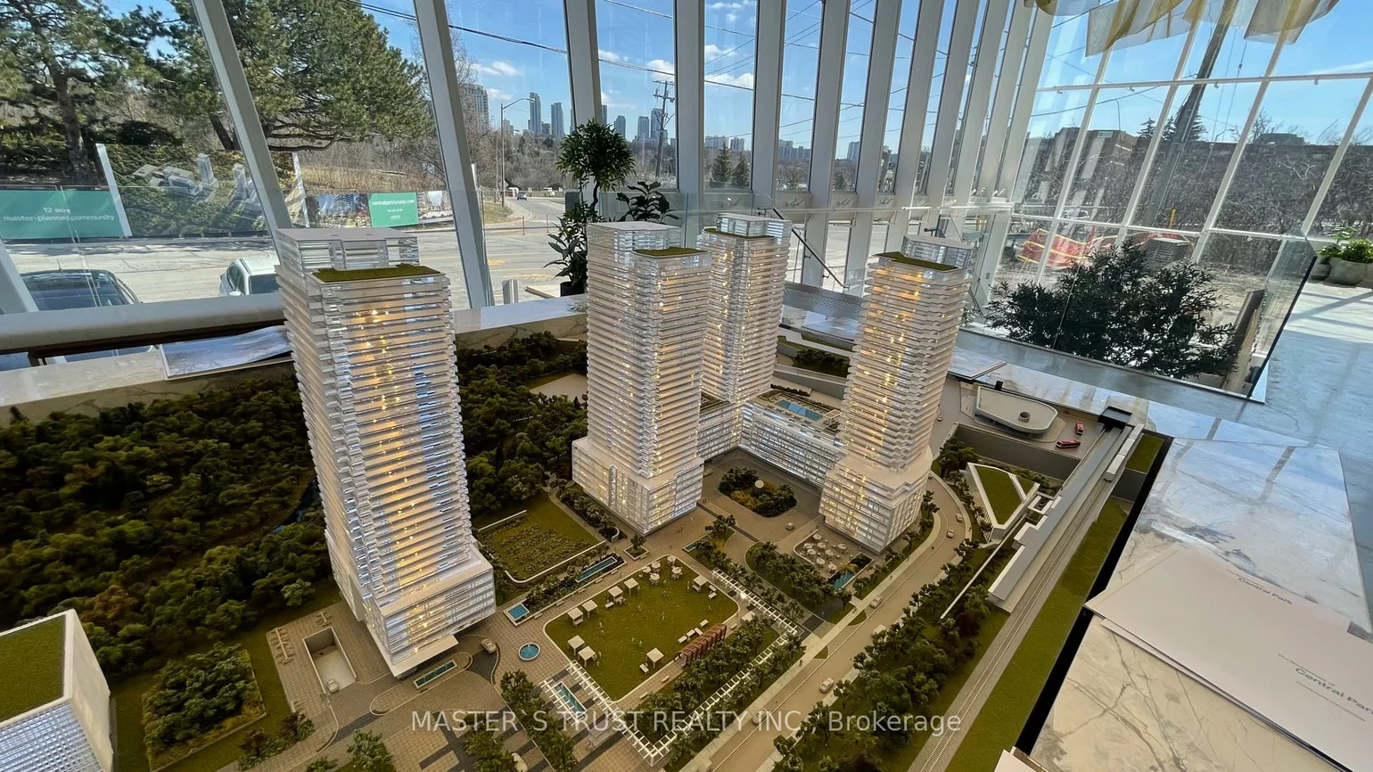 29, Green Trail, Bayview Village, Toronto