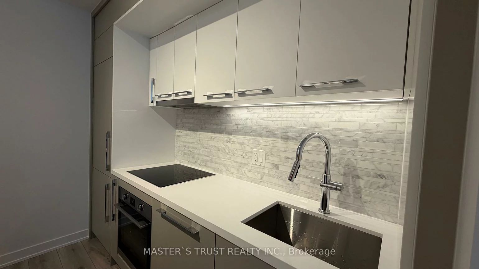 29, Green Trail, Bayview Village, Toronto