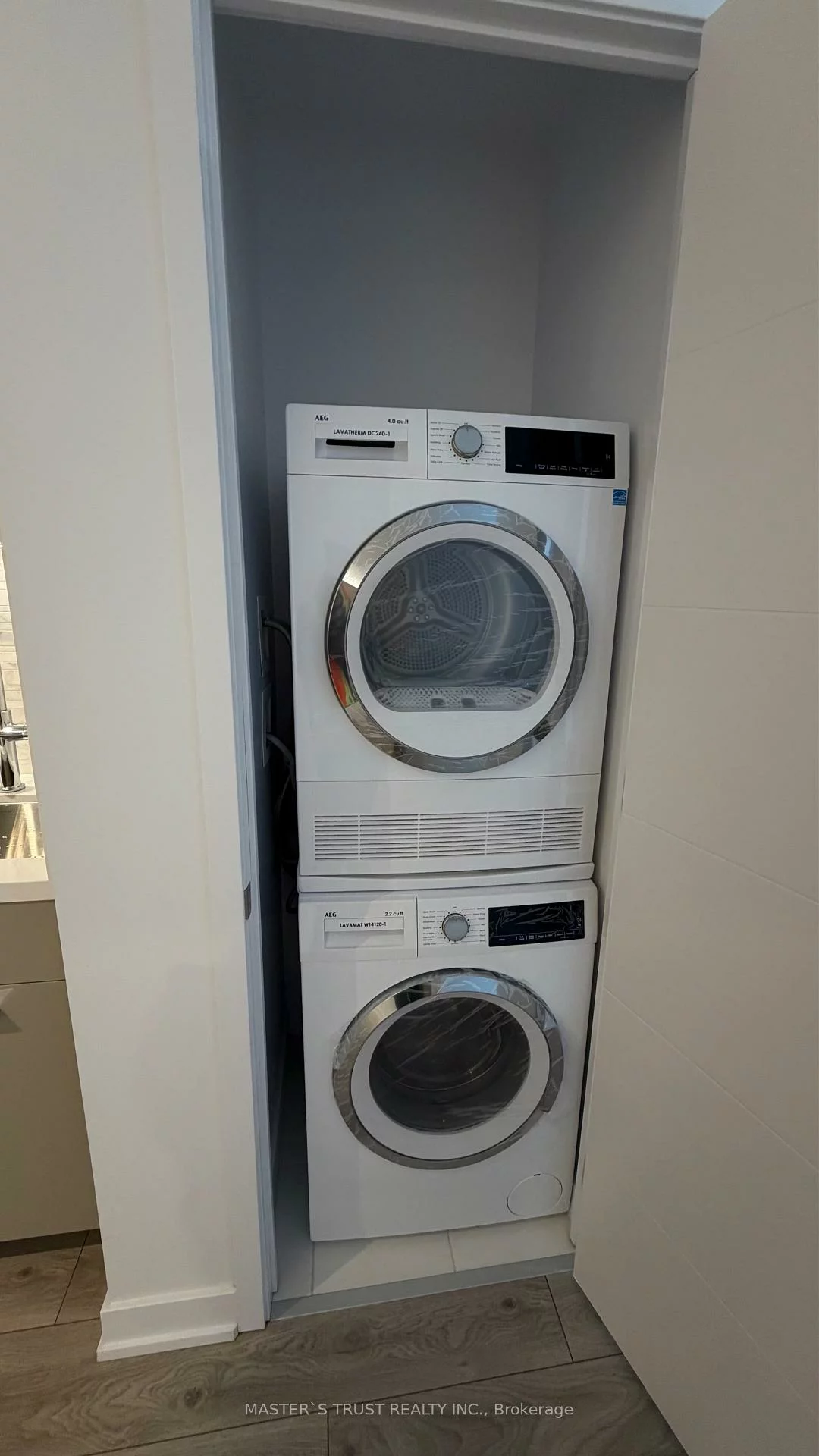 29, Green Trail, Bayview Village, Toronto