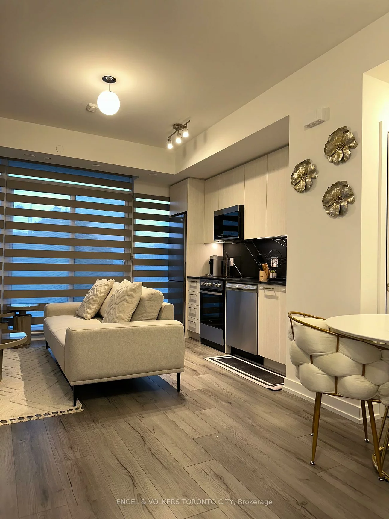 851, Sheppard W, Clanton Park, Toronto