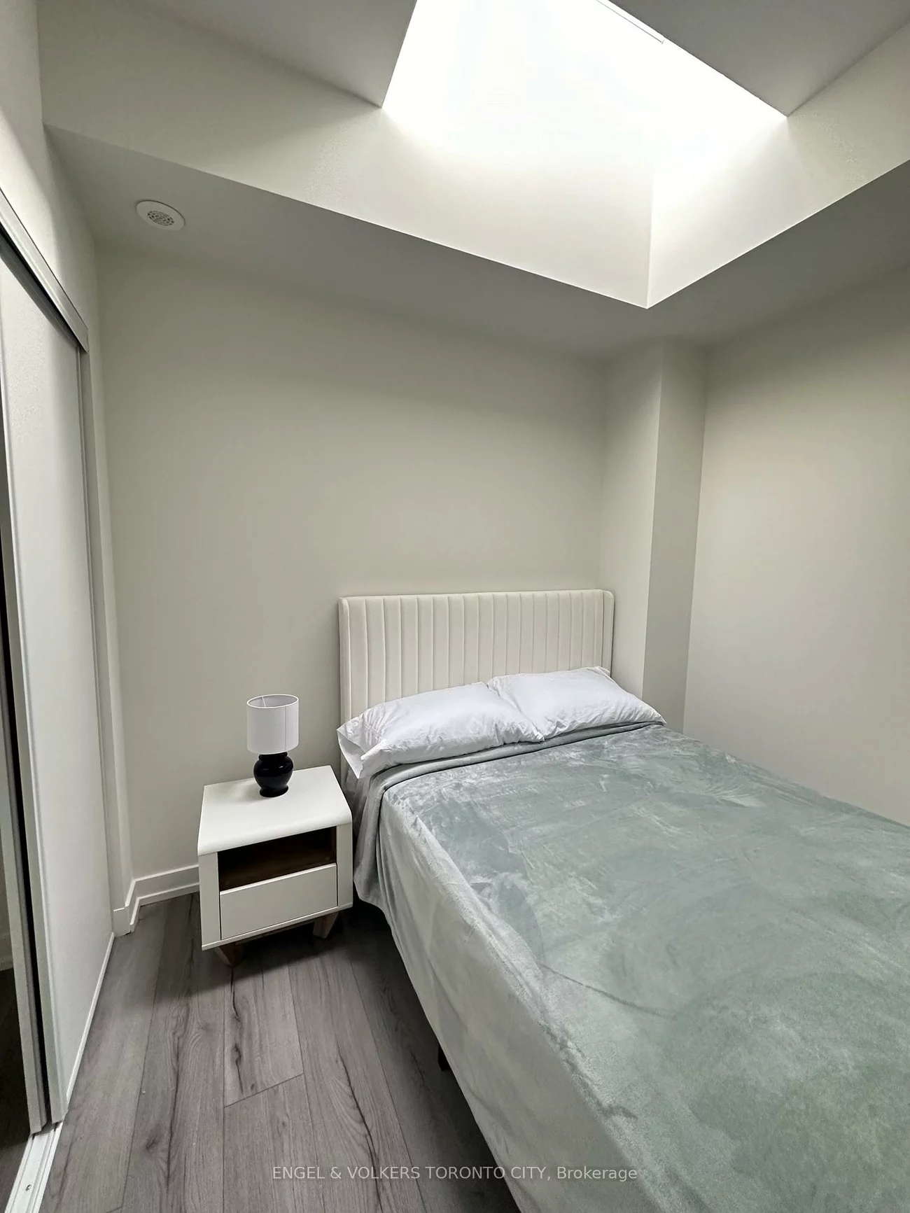 851, Sheppard W, Clanton Park, Toronto