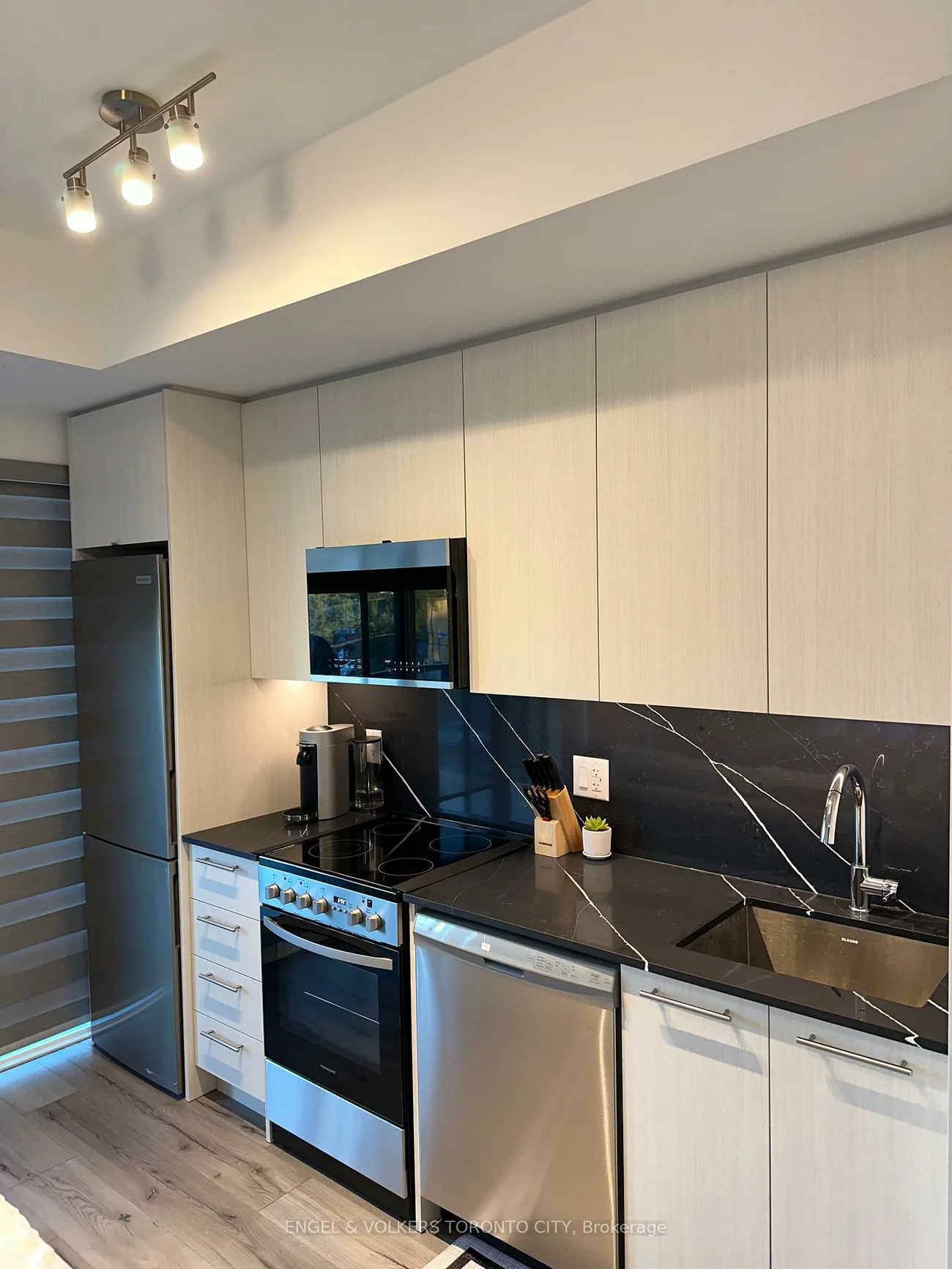 851, Sheppard W, Clanton Park, Toronto