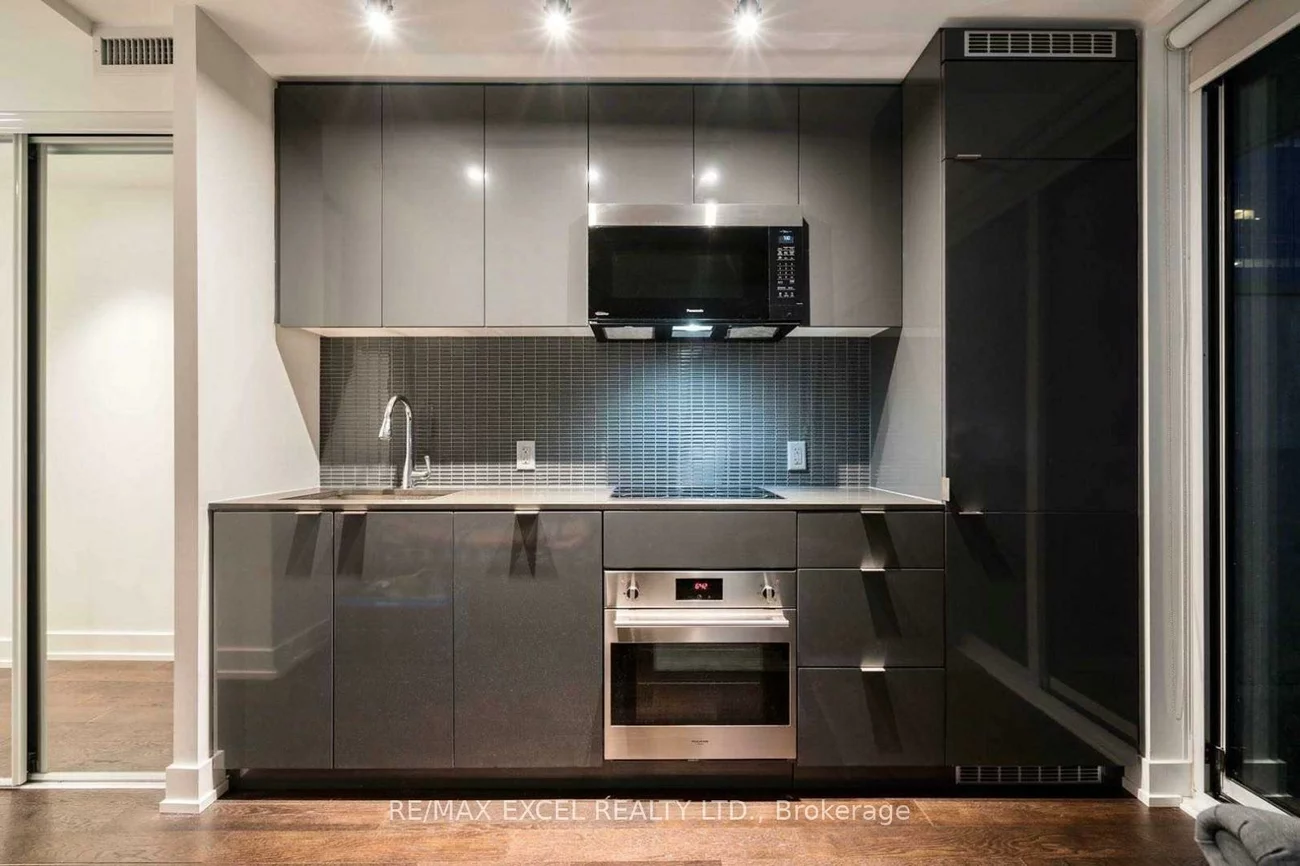 7, Grenville, Bay Street Corridor, Toronto