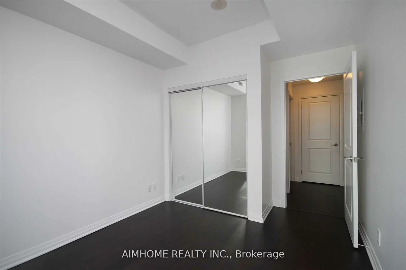 8, Mercer, Waterfront Communities C1, Toronto