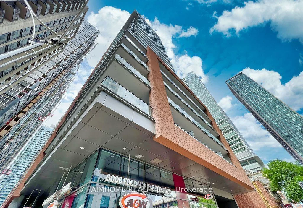 8, Mercer, Waterfront Communities C1, Toronto