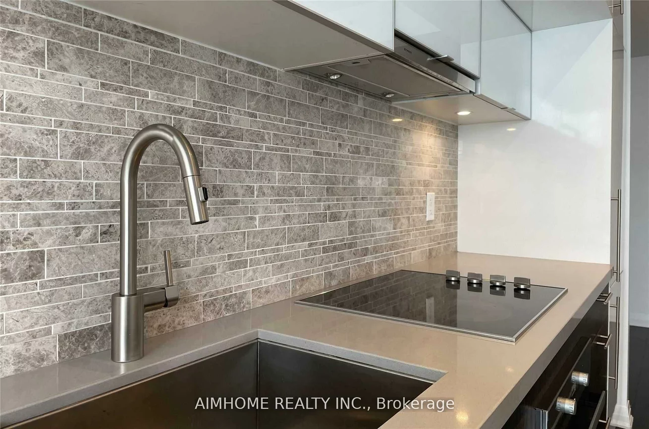 8, Mercer, Waterfront Communities C1, Toronto