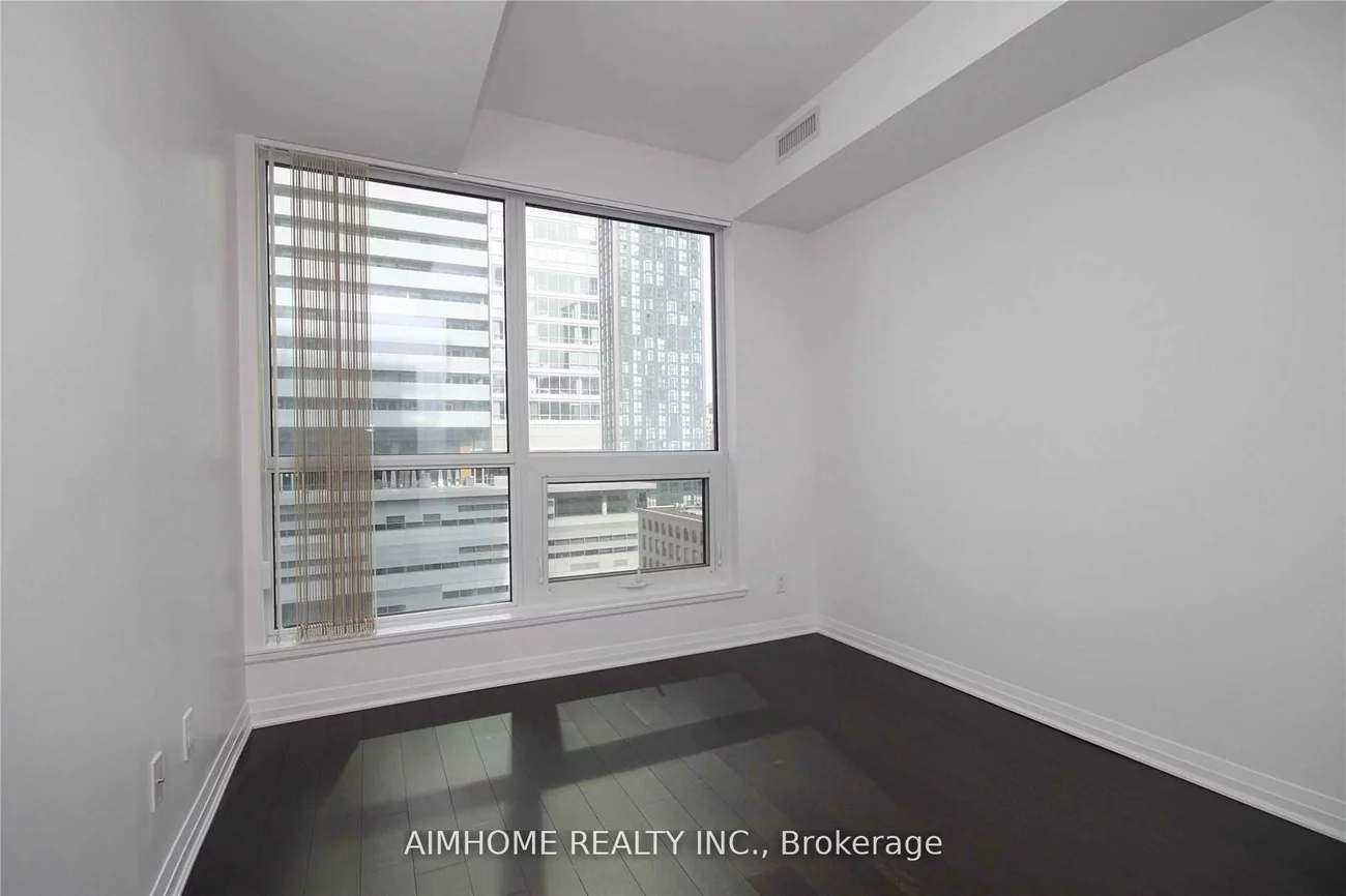 8, Mercer, Waterfront Communities C1, Toronto