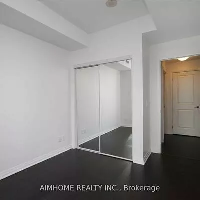 8, Mercer, Waterfront Communities C1, Toronto