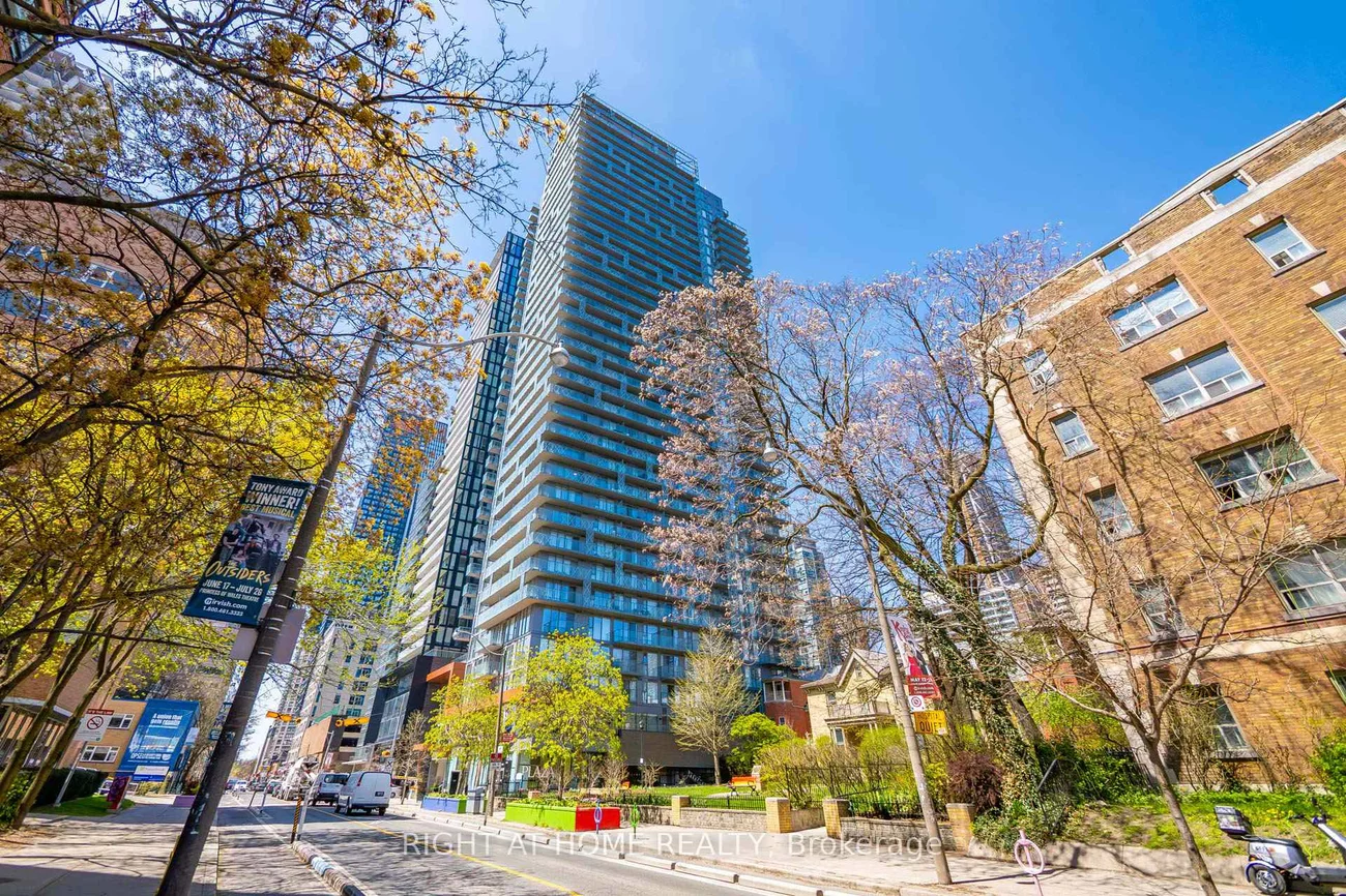 50, Wellesley, Church-Yonge Corridor, Toronto