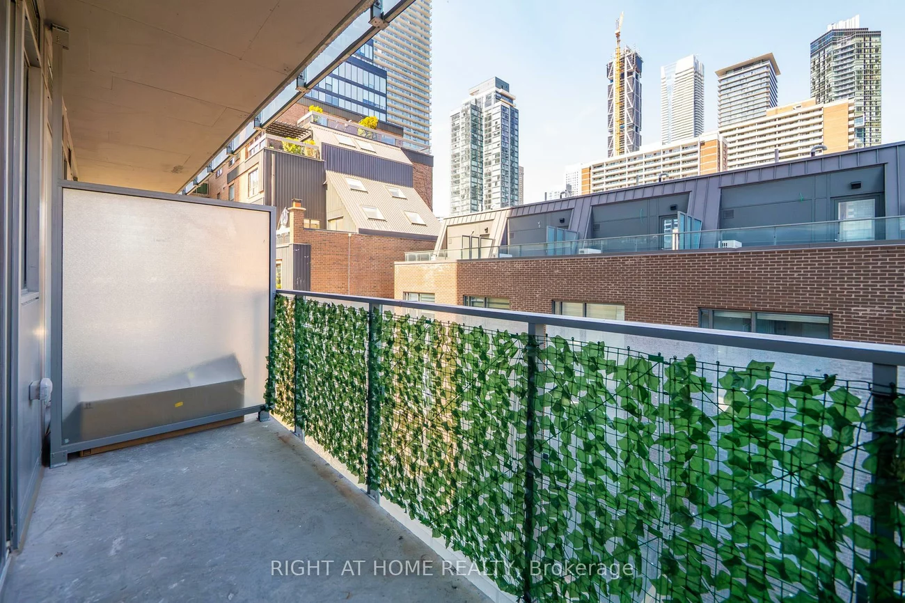 50, Wellesley, Church-Yonge Corridor, Toronto