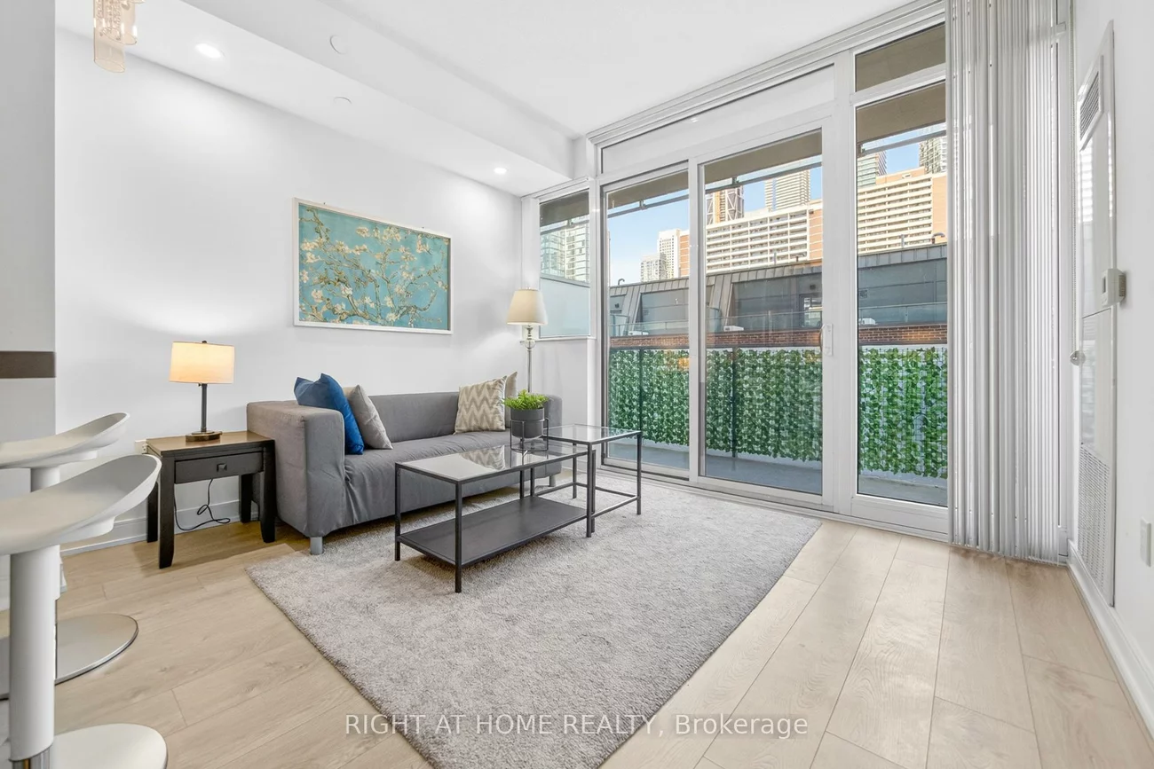 50, Wellesley, Church-Yonge Corridor, Toronto
