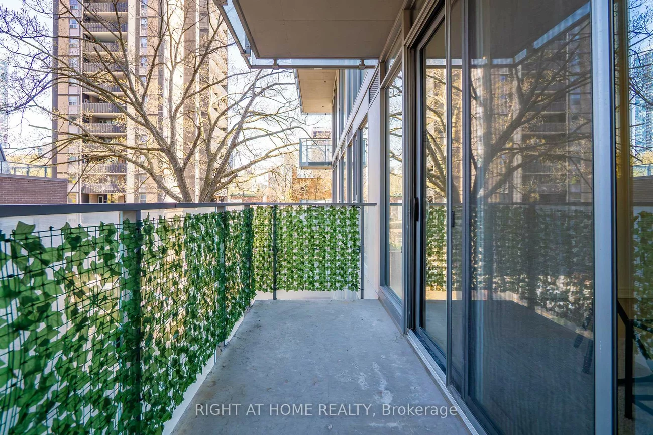 50, Wellesley, Church-Yonge Corridor, Toronto