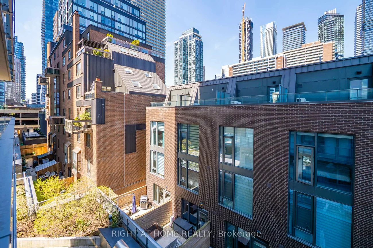 50, Wellesley, Church-Yonge Corridor, Toronto