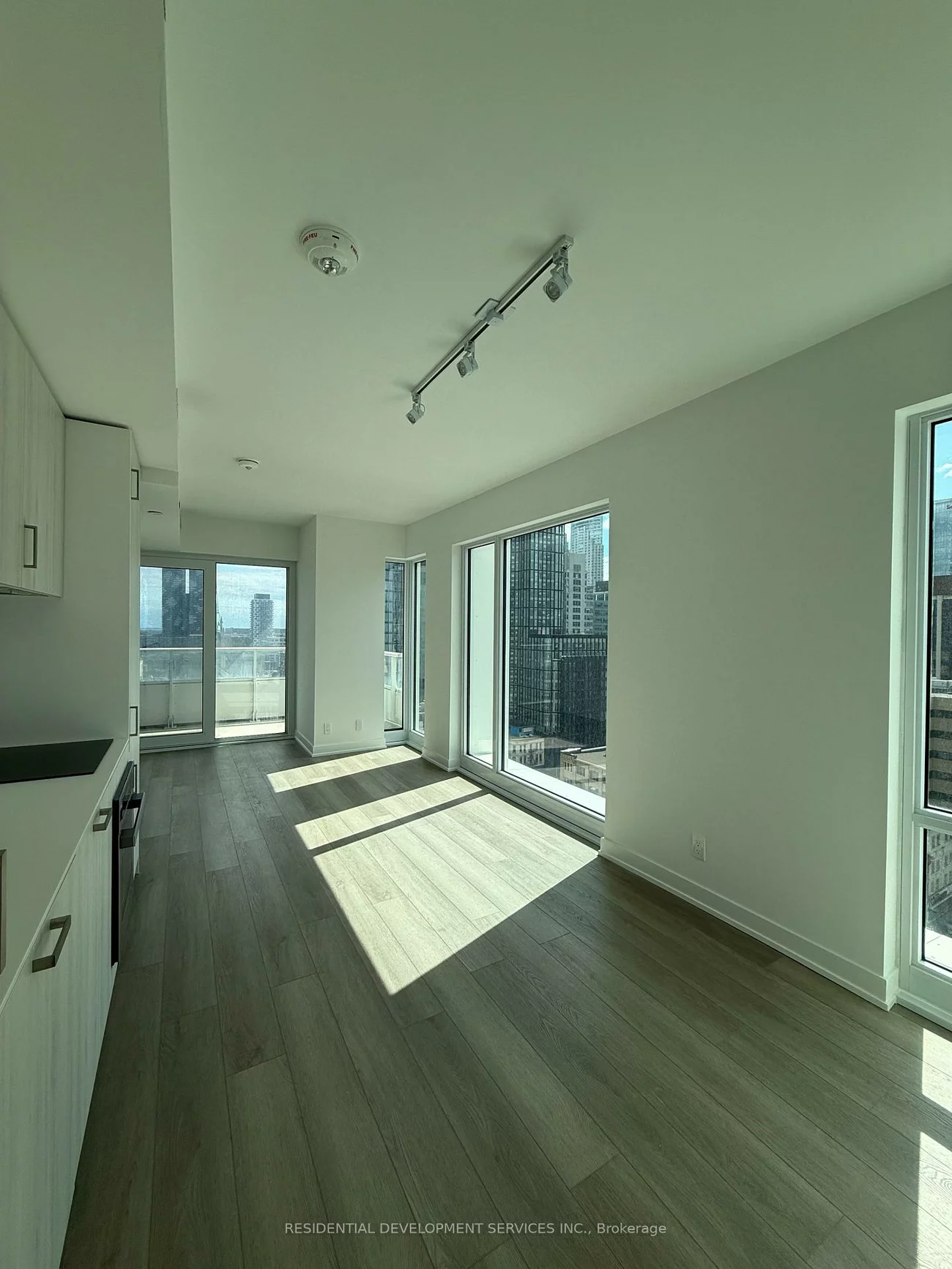88, Queen, Church-Yonge Corridor, Toronto