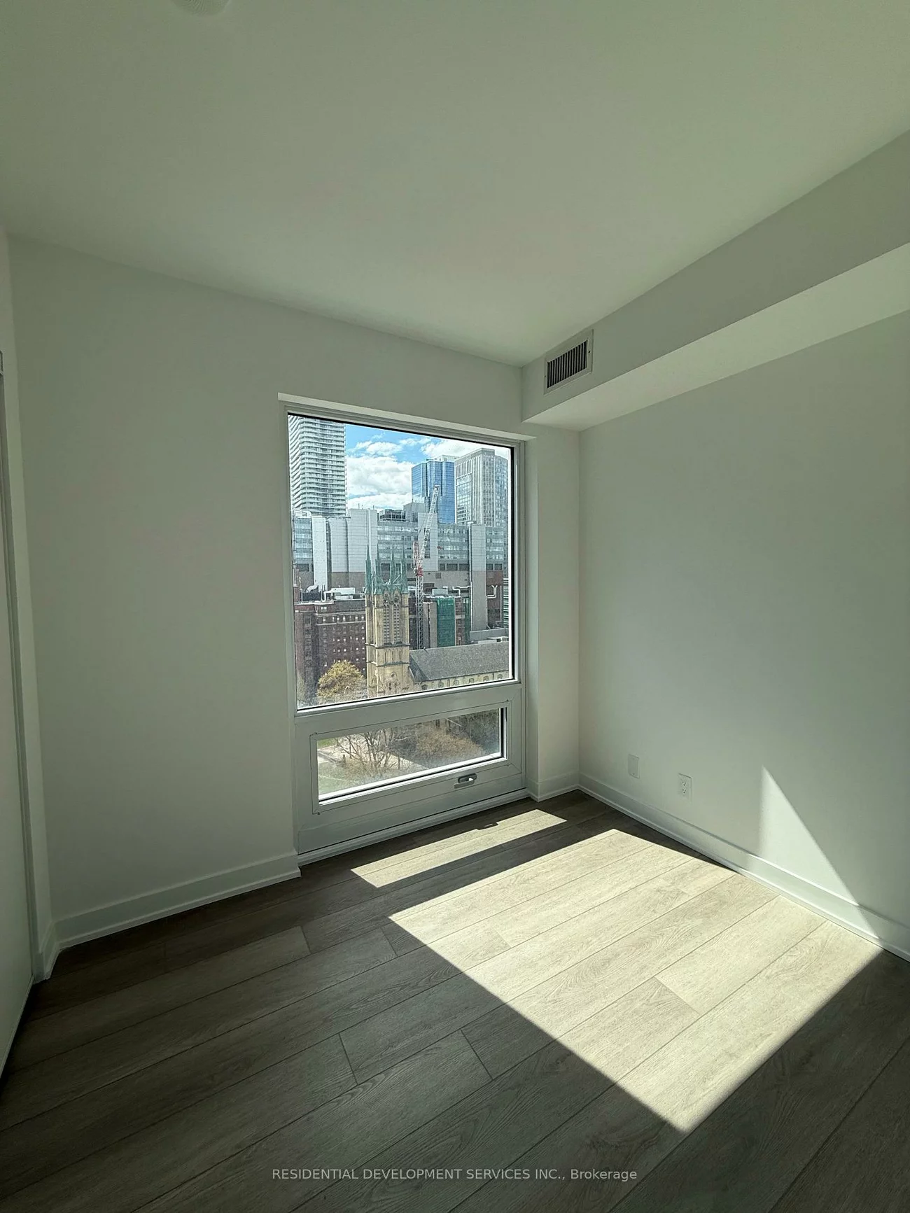 88, Queen, Church-Yonge Corridor, Toronto