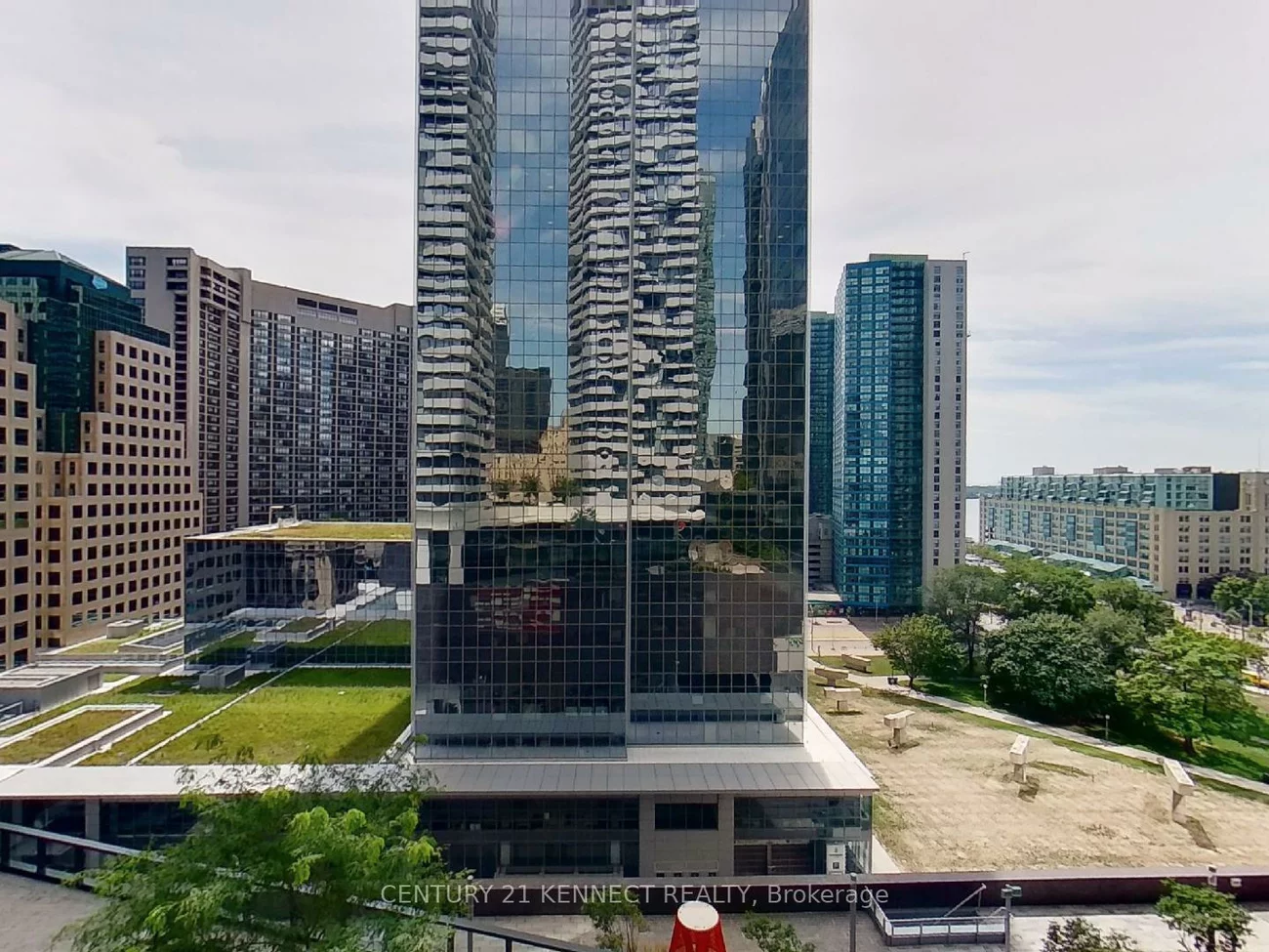 100, Harbour, Waterfront Communities C1, Toronto