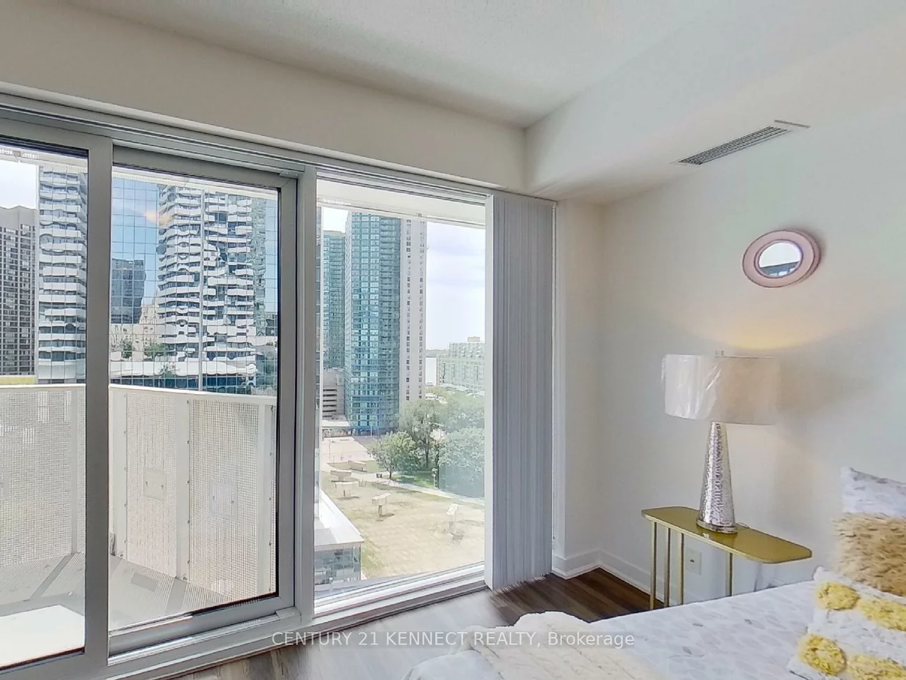 100, Harbour, Waterfront Communities C1, Toronto