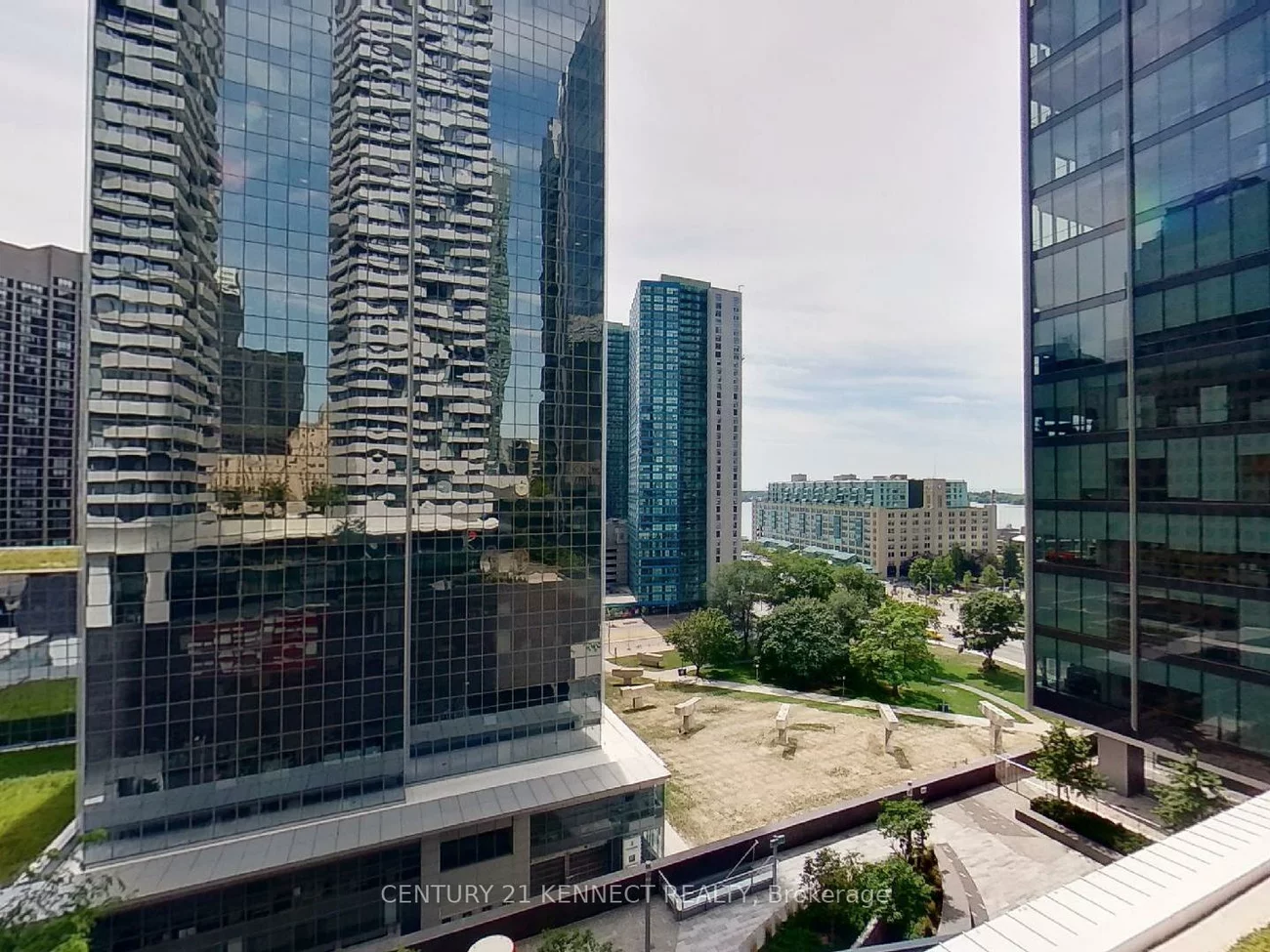 100, Harbour, Waterfront Communities C1, Toronto