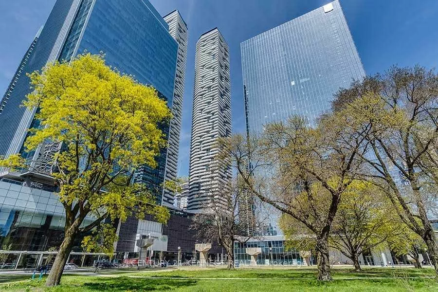 100, Harbour, Waterfront Communities C1, Toronto