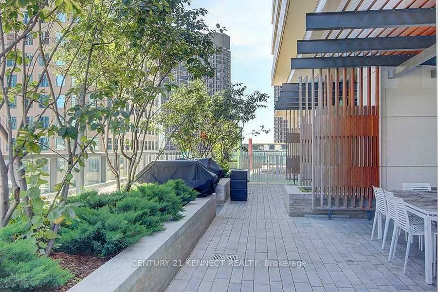 100, Harbour, Waterfront Communities C1, Toronto