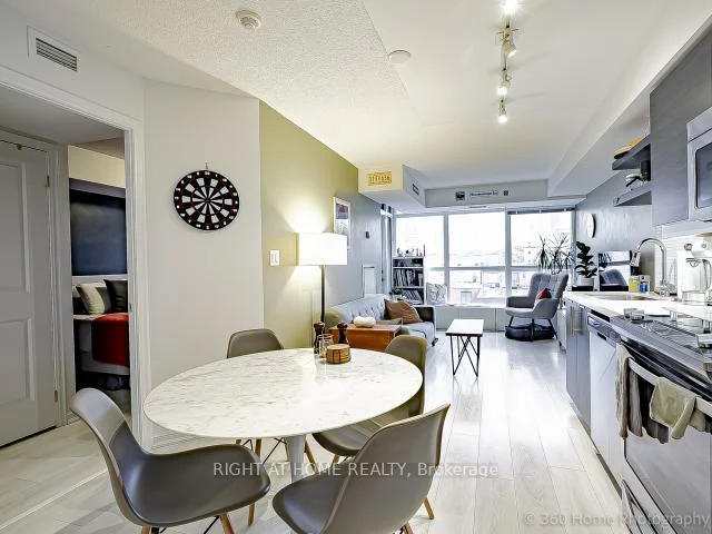 400, Adelaide, Moss Park, Toronto
