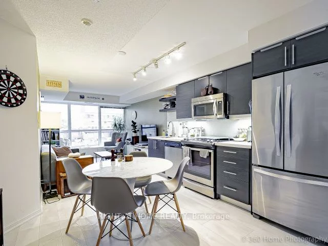 400, Adelaide, Moss Park, Toronto