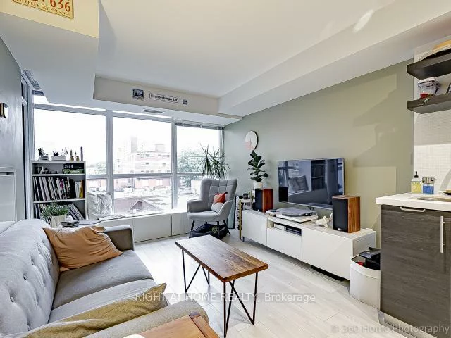 400, Adelaide, Moss Park, Toronto