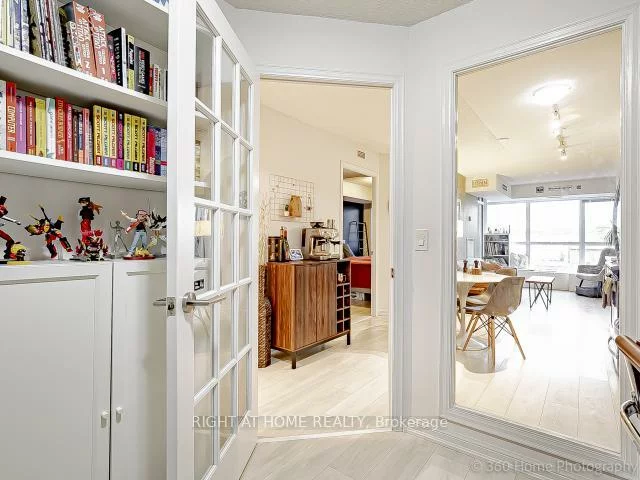 400, Adelaide, Moss Park, Toronto