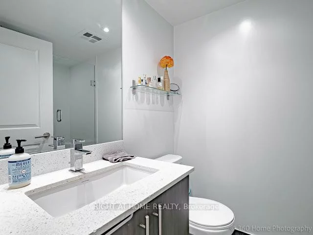 400, Adelaide, Moss Park, Toronto