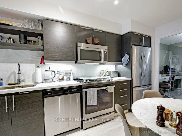 400, Adelaide, Moss Park, Toronto
