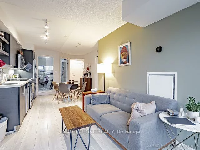 400, Adelaide, Moss Park, Toronto