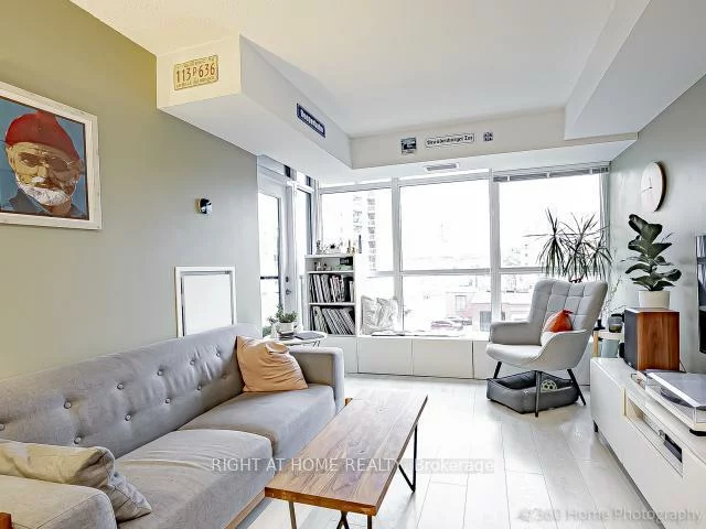 400, Adelaide, Moss Park, Toronto