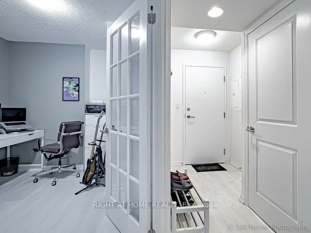 400, Adelaide, Moss Park, Toronto