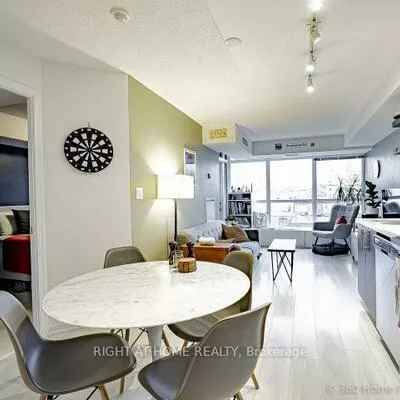 400, Adelaide, Moss Park, Toronto