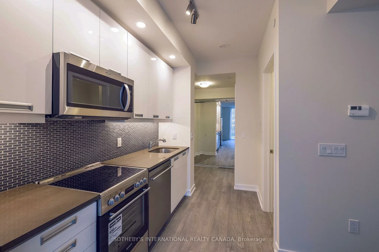 99, John, Waterfront Communities C1, Toronto
