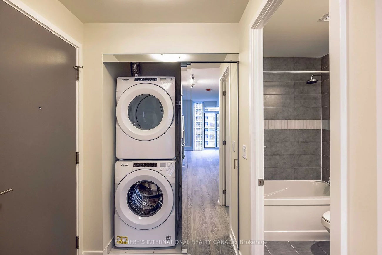 99, John, Waterfront Communities C1, Toronto